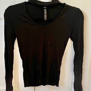 Black chocker long sleeve shirt